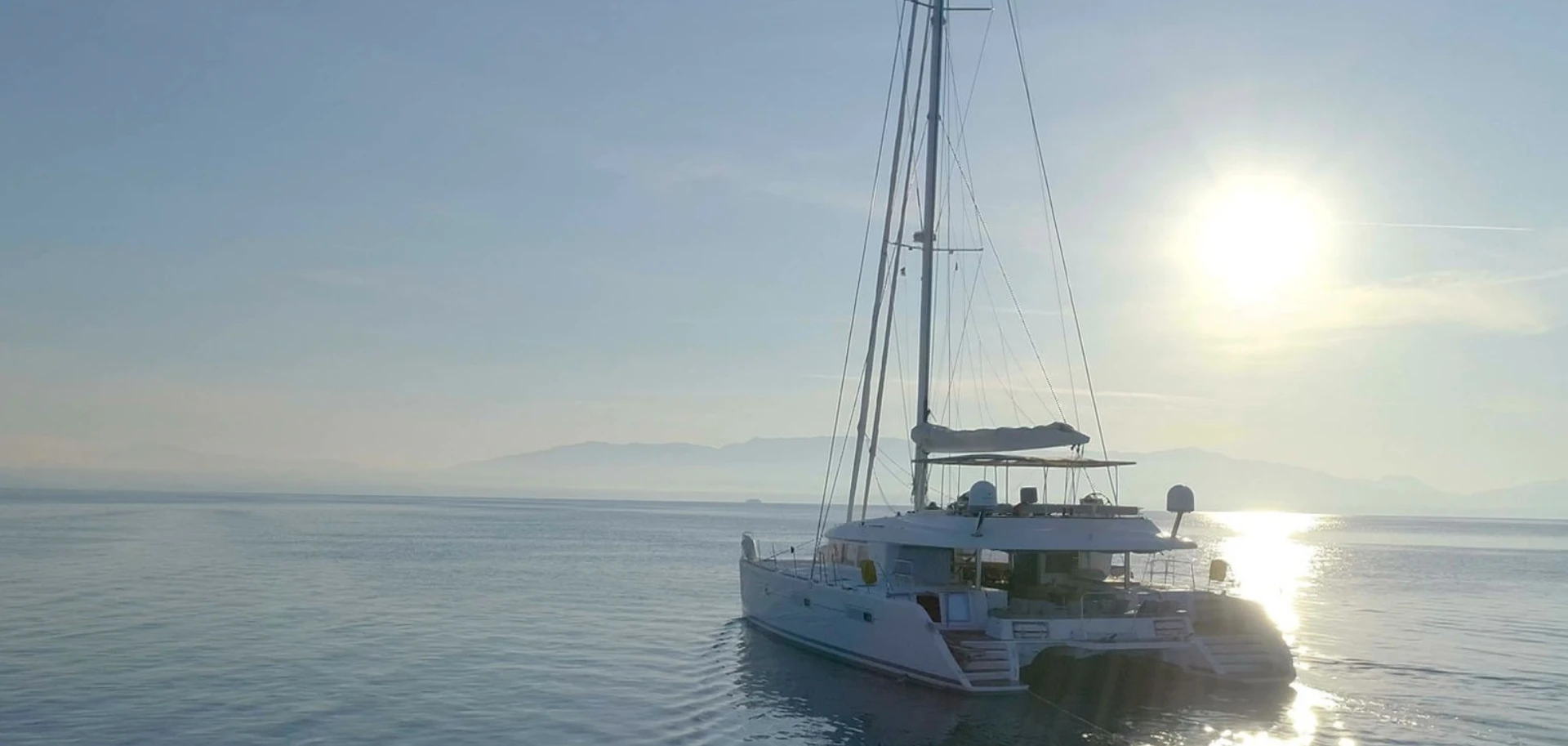 Sailing2b hero background