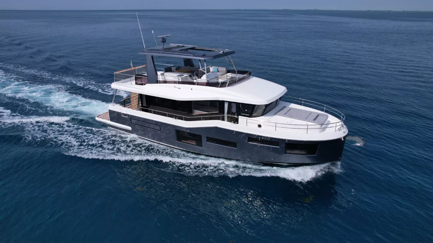 Grand trawler 63 exterior 1 0.jpg